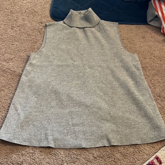 Zara small grey blouse - Picture 2 of 5